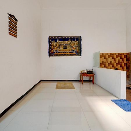 Oyo Life 93083 Nova Jaya 3 Homestay Syariah Lamongan ภายนอก รูปภาพ