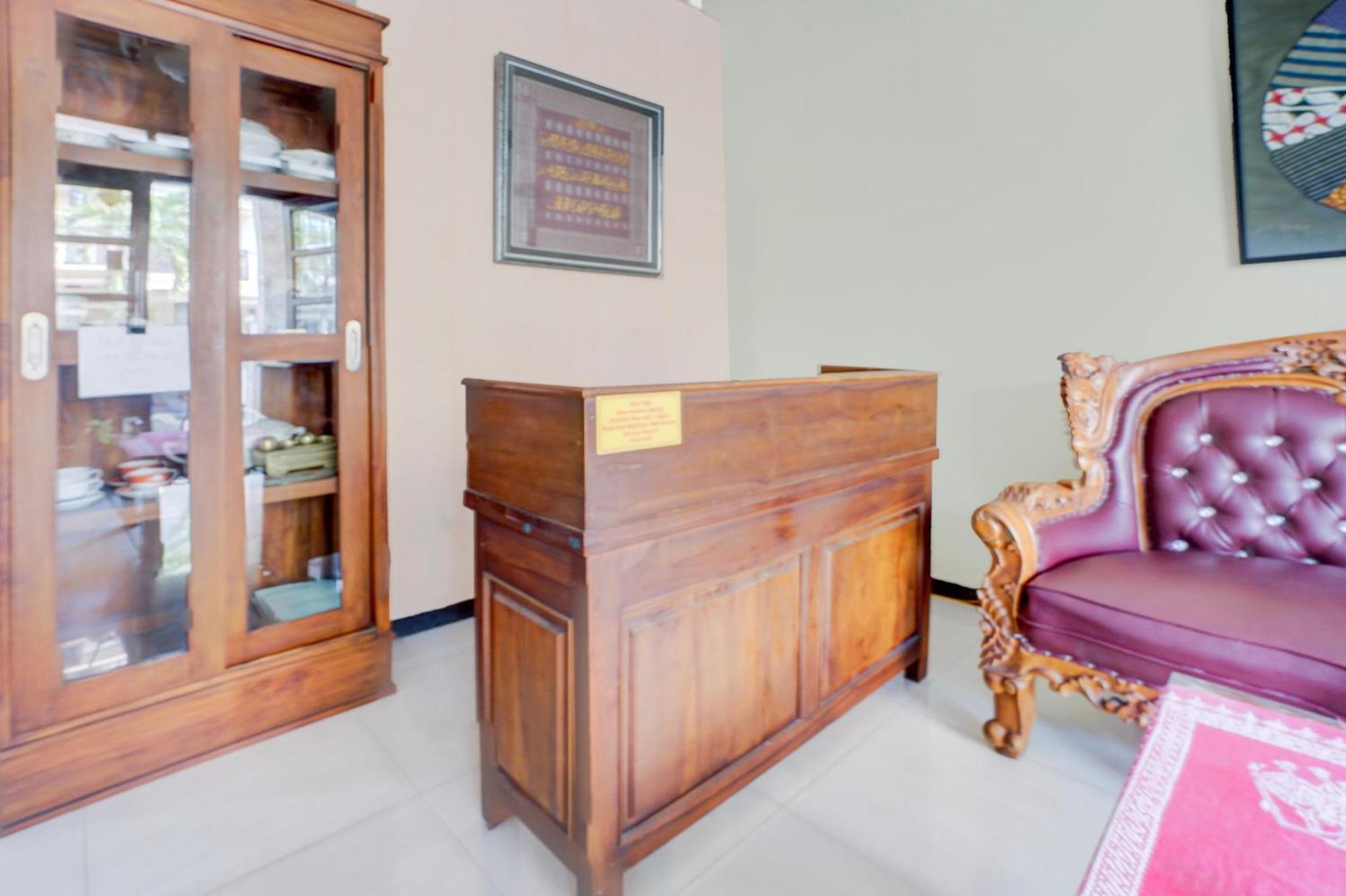 Oyo Life 93083 Nova Jaya 3 Homestay Syariah Lamongan ภายนอก รูปภาพ