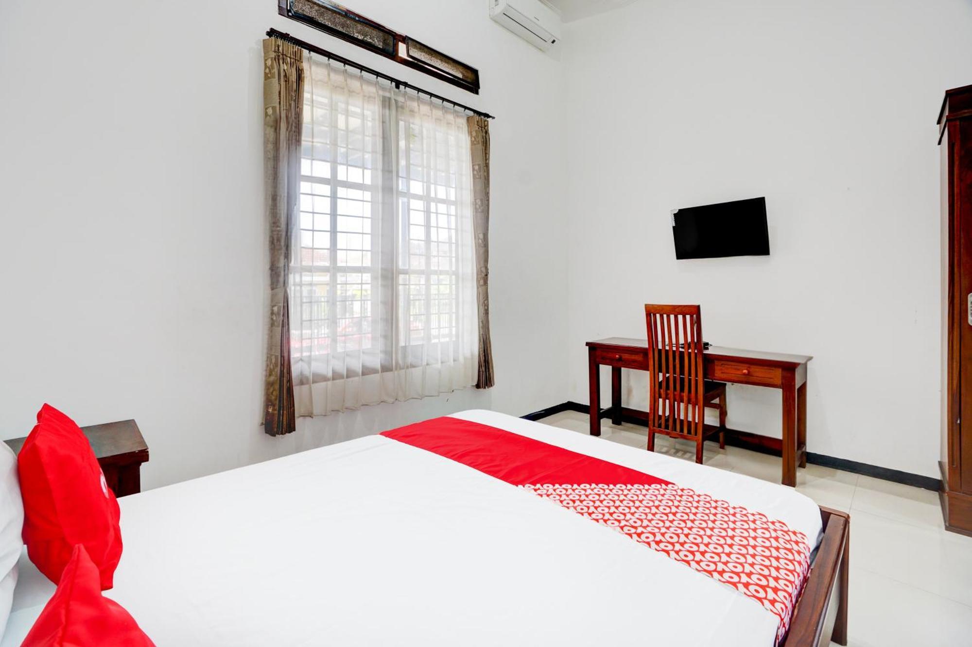 Oyo Life 93083 Nova Jaya 3 Homestay Syariah Lamongan ภายนอก รูปภาพ