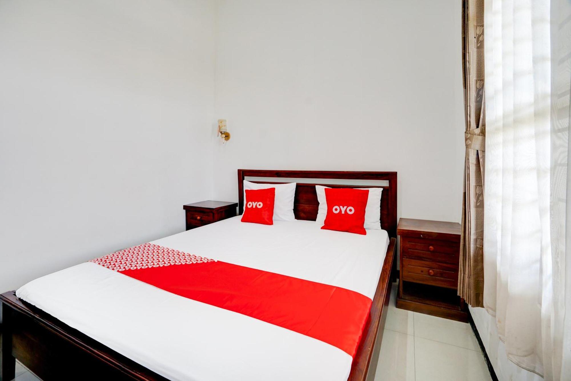 Oyo Life 93083 Nova Jaya 3 Homestay Syariah Lamongan ภายนอก รูปภาพ