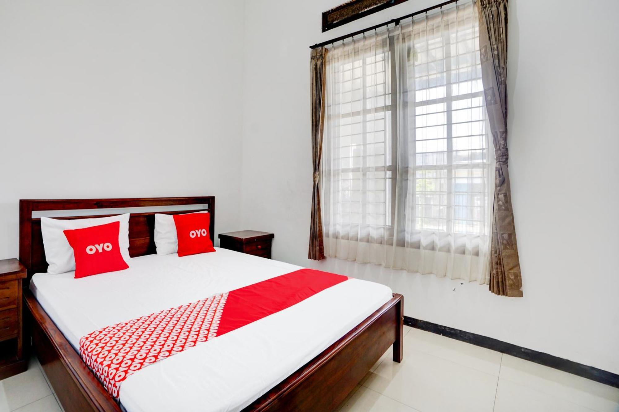 Oyo Life 93083 Nova Jaya 3 Homestay Syariah Lamongan ภายนอก รูปภาพ