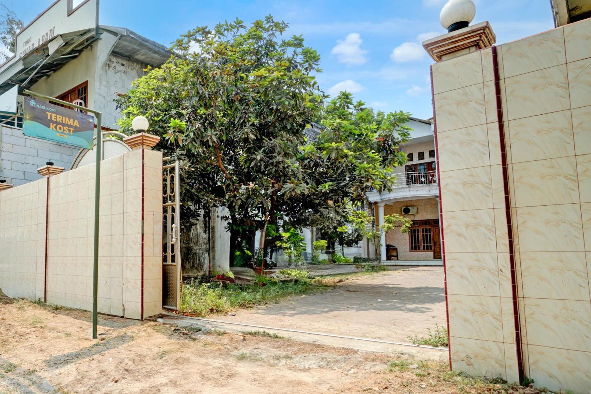 Oyo Life 93083 Nova Jaya 3 Homestay Syariah Lamongan ภายนอก รูปภาพ