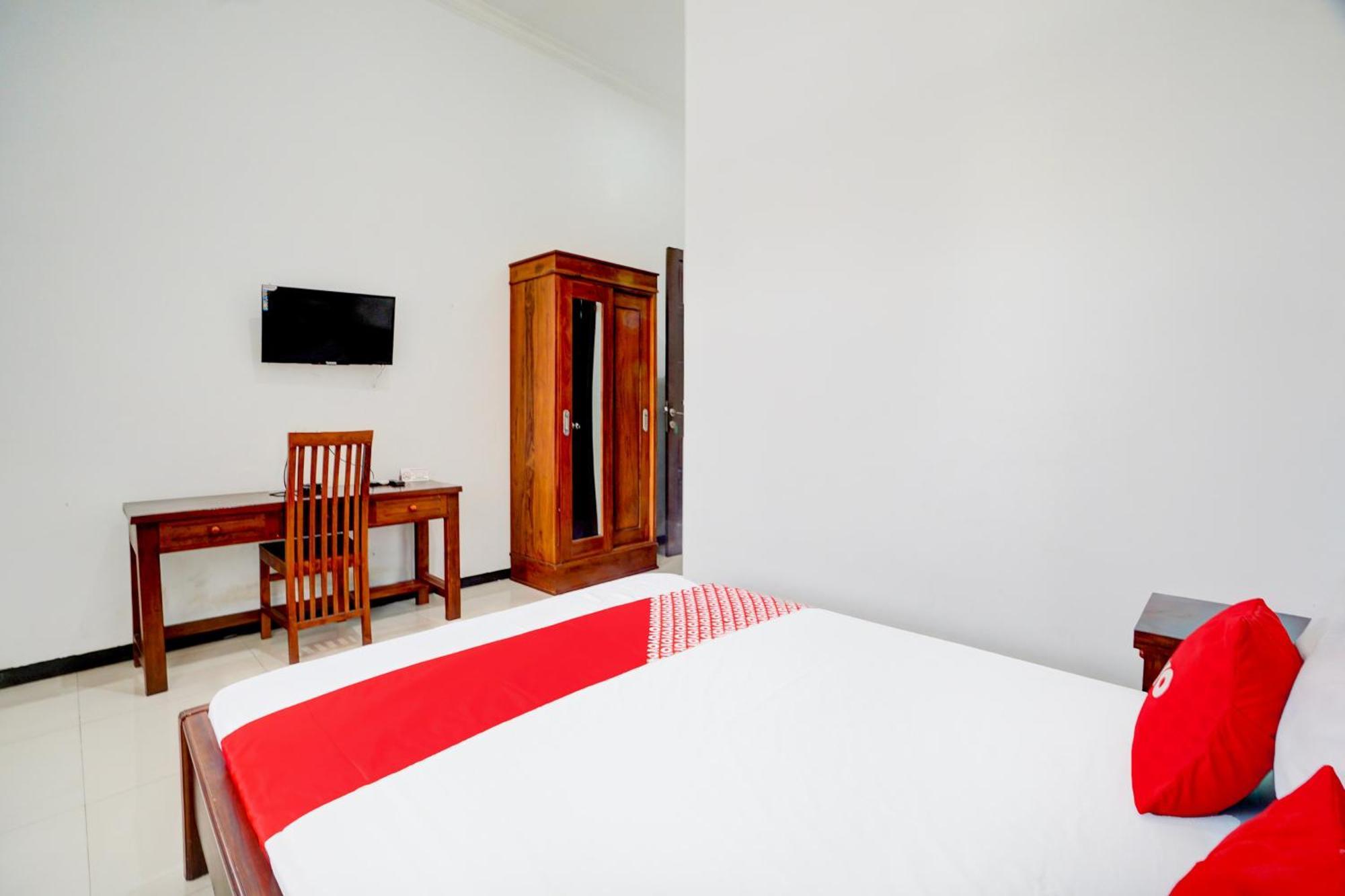 Oyo Life 93083 Nova Jaya 3 Homestay Syariah Lamongan ภายนอก รูปภาพ