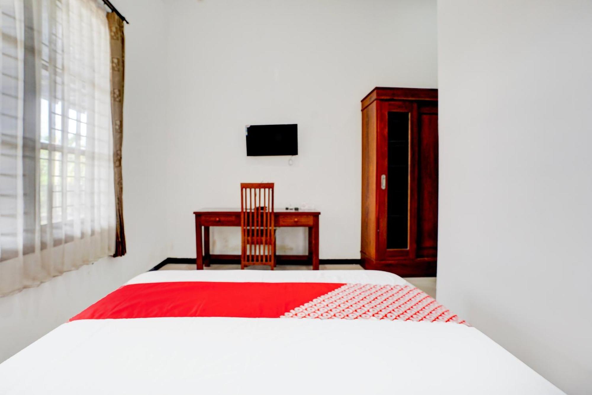 Oyo Life 93083 Nova Jaya 3 Homestay Syariah Lamongan ภายนอก รูปภาพ