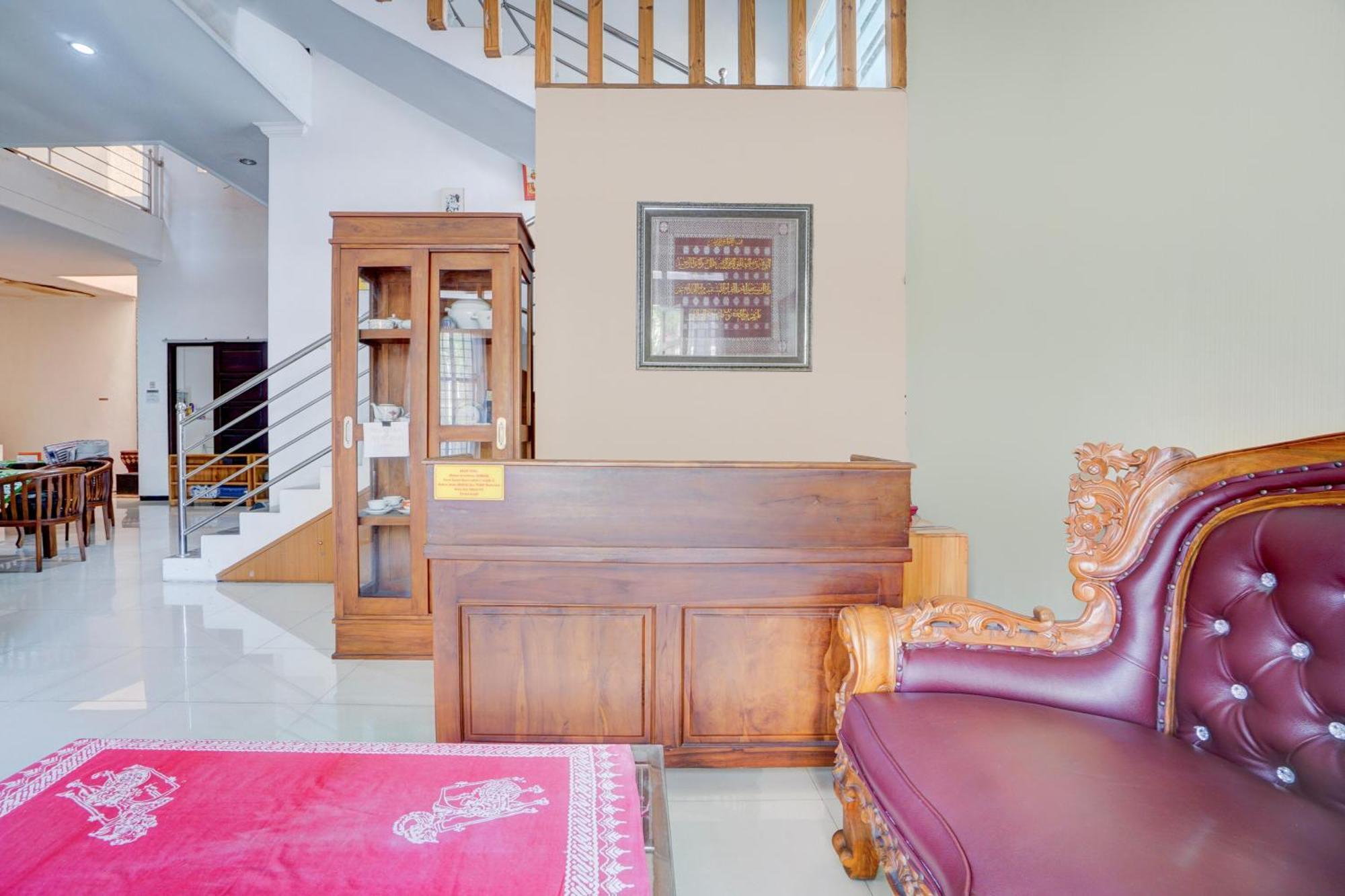 Oyo Life 93083 Nova Jaya 3 Homestay Syariah Lamongan ภายนอก รูปภาพ