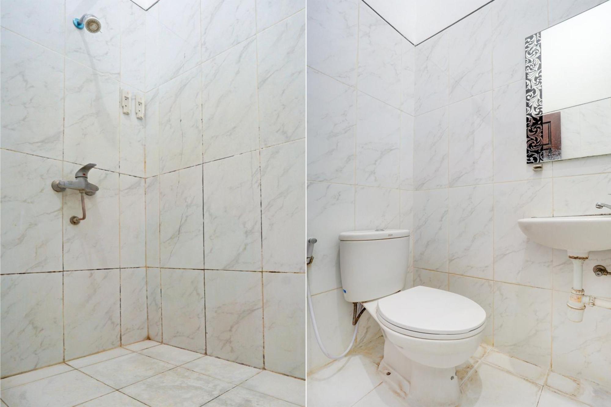 Oyo Life 93083 Nova Jaya 3 Homestay Syariah Lamongan ภายนอก รูปภาพ