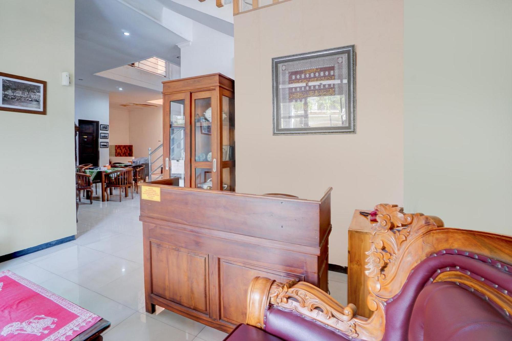 Oyo Life 93083 Nova Jaya 3 Homestay Syariah Lamongan ภายนอก รูปภาพ